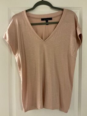White House Black Market V Neck blush short sleeve top medium